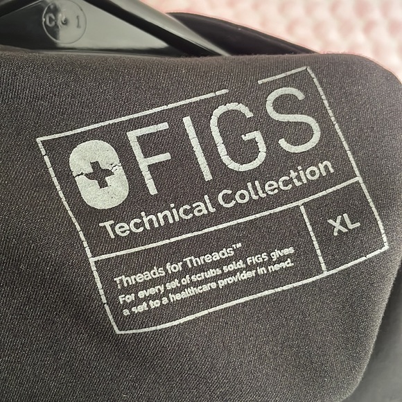 FIGS XL Scrub Top - Picture 3 of 3